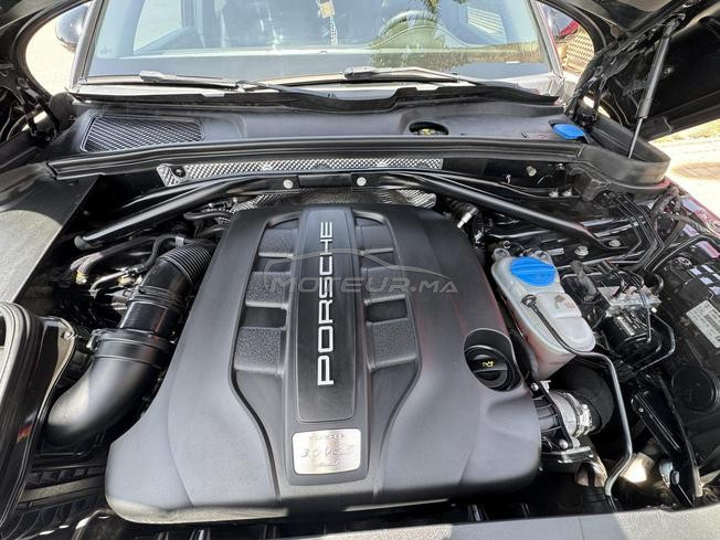 Porshe macan S en conduite par une femme