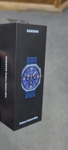 Galaxy Ultra noir et Watch Ultra 2 bleu - 2