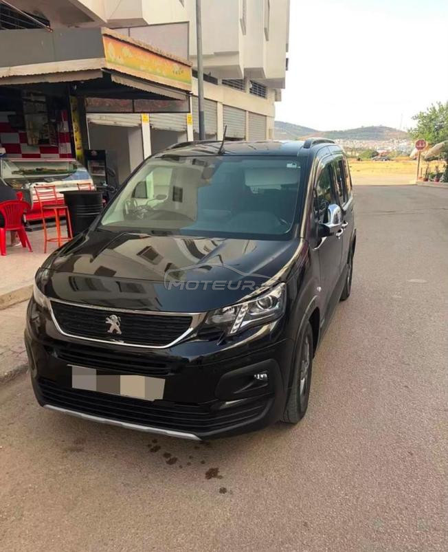 Voiture Peugeot Rifter modèle 08/2023 toute option