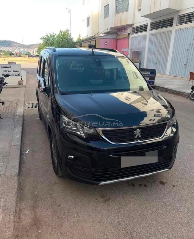 Voiture Peugeot Rifter modèle 08/2023 toute option