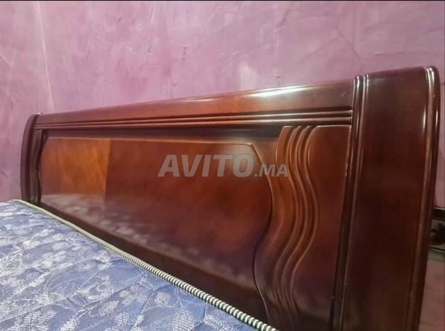 Lit bois italien + Matelas comme neuf - 2