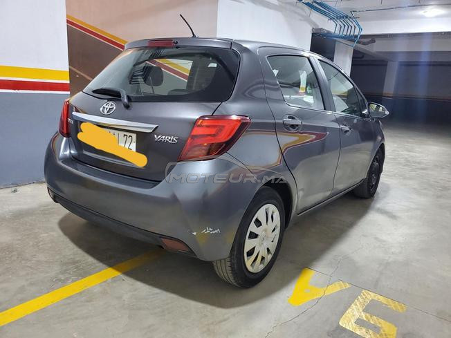 Toyota yaris premier main très bon état 