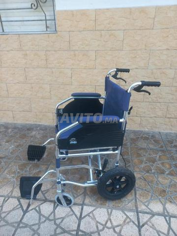 Fauteuil roulant pliable et léger pour personnes handicapées