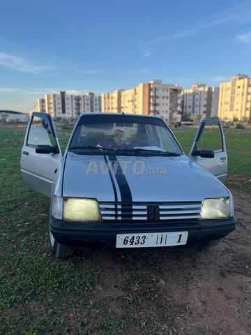Peugeot 205 essence modèle 2000