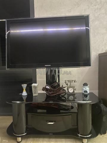 تلفاز مع طاولة زجاجية - 2