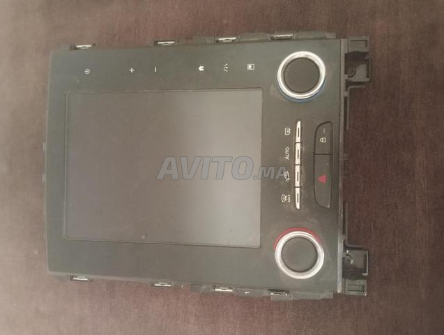شاشة رينو R-Link 2 7 بوصة (700 درهم)