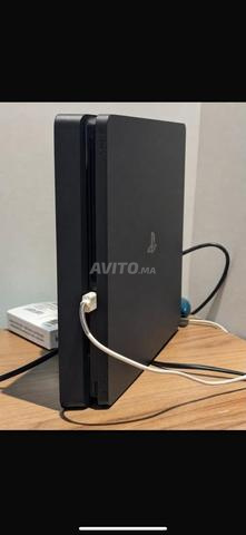 Ps4 slim 2 manettes et plus de 30jeux neuf
