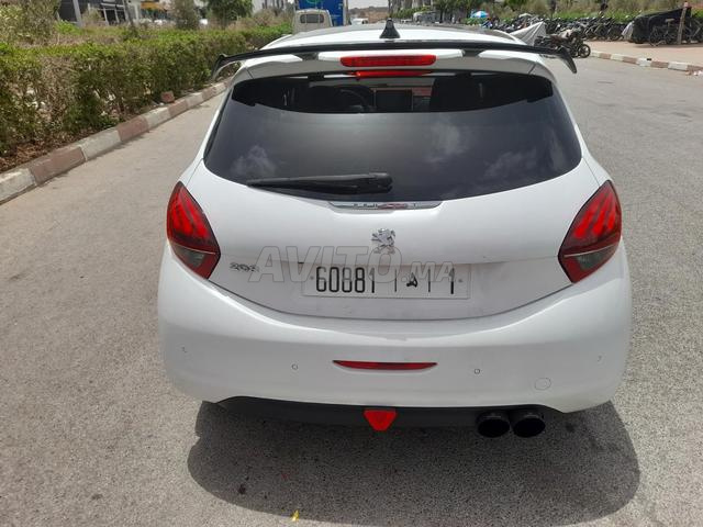 Peugeot 208 2017 diesel toutes options - 2