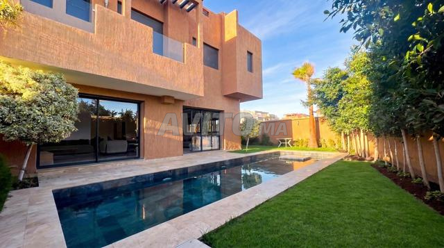 Villa moderne avec bassin privé et jardin