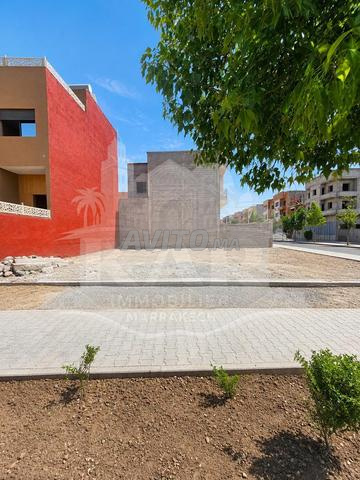 Terrain villa commercial titré 201 m²