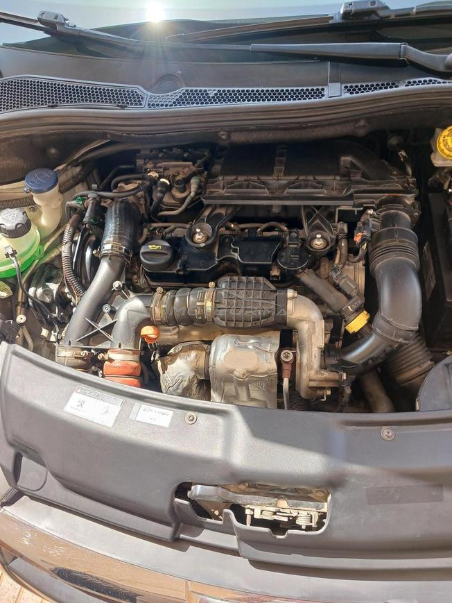 Peugeot 208 Diesel Manuelle 2018 à Temara