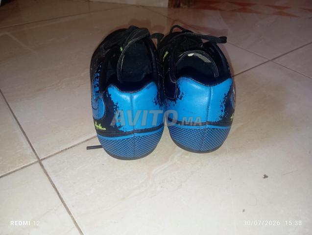 Chaussures de football KIPSTA taille 39 en très bon état - 2