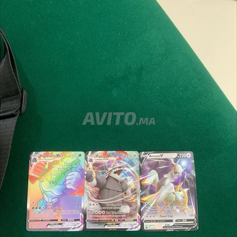 Trois cartes Pokémon non authentiques. Contactez-moi si vous êtes intéressé.