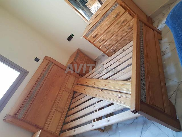 Chambre à coucher complète avec grande armoire 4 portes