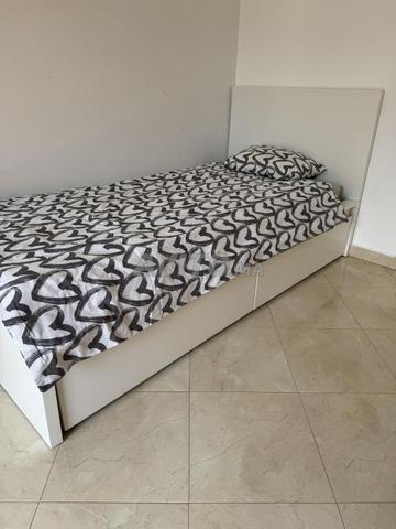 Lit MALM 90x200cm avec deux tiroirs COMPLET