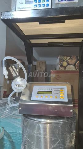 آلات تعبئة للسوائل عسل ، عطور، شامبو...