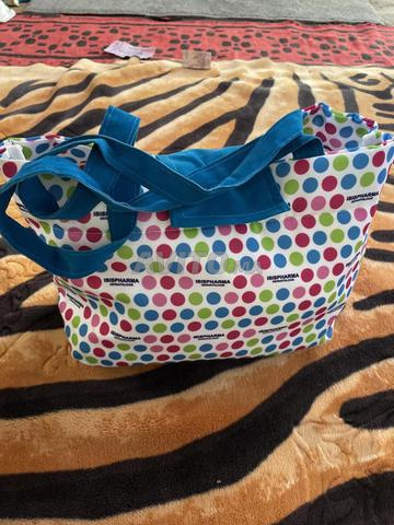 Sac à vendre, encore neuf et propre - 2