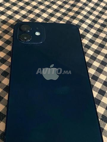iPhone 12 64 Go, batterie 76%, jamais ouvert - 2
