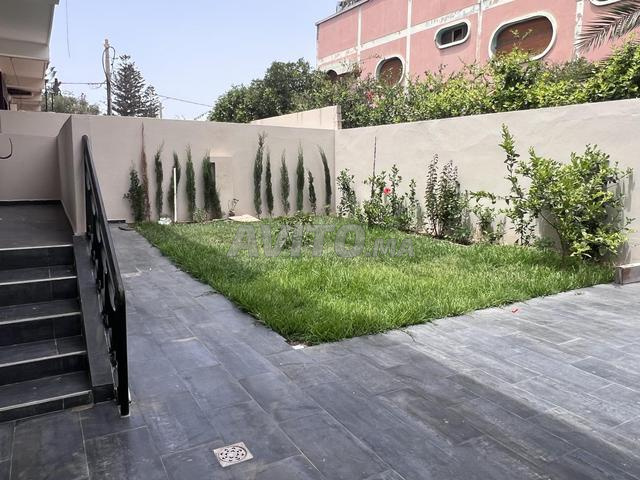 طابق فيلا رائع بحديقة خاصة