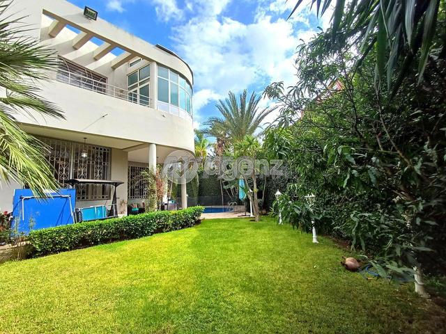 CMN-AC-1800 - Villa à vendre à Sidi Maarouf