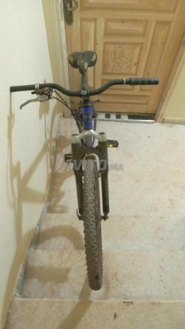 Vélo de marque Kona nécessitant une petite réparation - 2