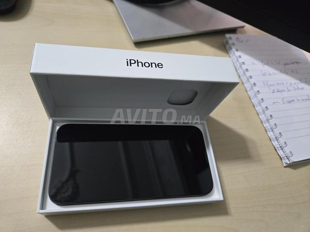 iPhone 14 128 Go en excellent état neuf à vendre