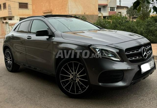 مرسيدس بنز GLA 220 بحالة جيدة جداً - 2