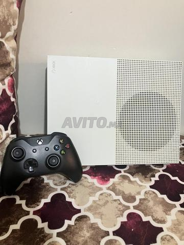 Xbox One S 1T (Négociable 1500 avec manette et 6 jeux) - 2