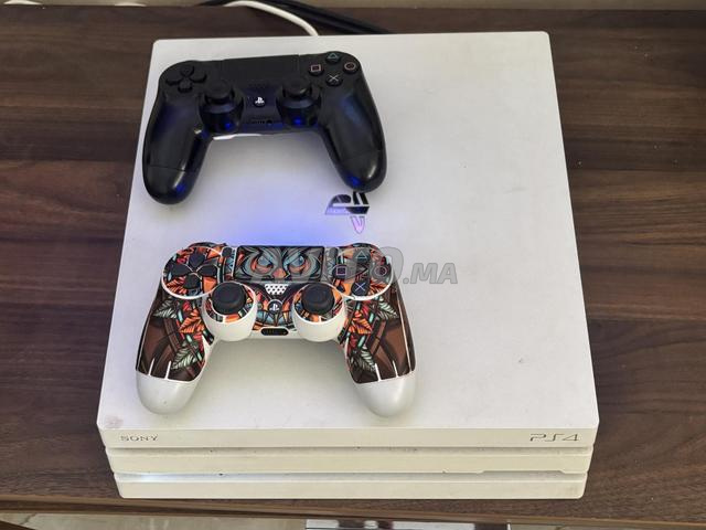 PS4 avec 2 manettes et 4 jeux Très bon état - 2