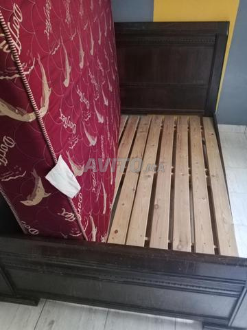 مكتبان بالإضافة إلى سرير - 2