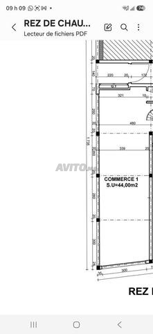Commerce à vendre dans immeuble R5 avec 3 portes