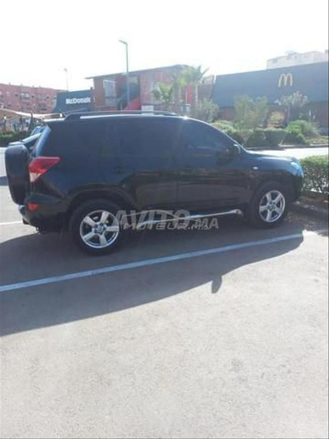 je vends une Toyota RAV4 de 2008 en trés bon état 