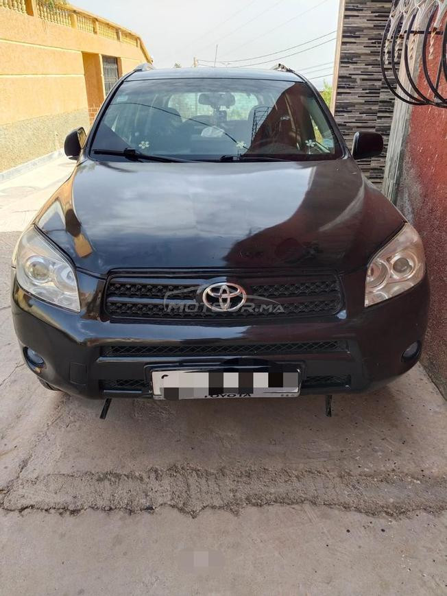 je vends une Toyota RAV4 de 2008 en trés bon état 