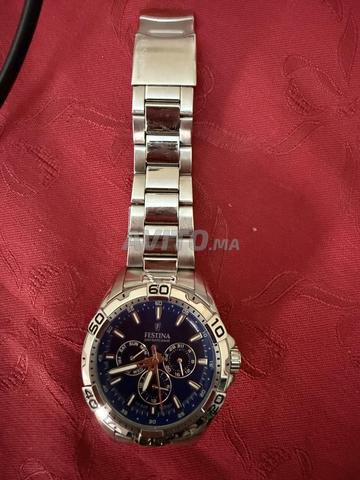 Montre marque Sector et Destina, produit importé