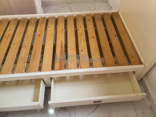 سرير لشخص واحد بحالة جيدة مع أدراج - 2
