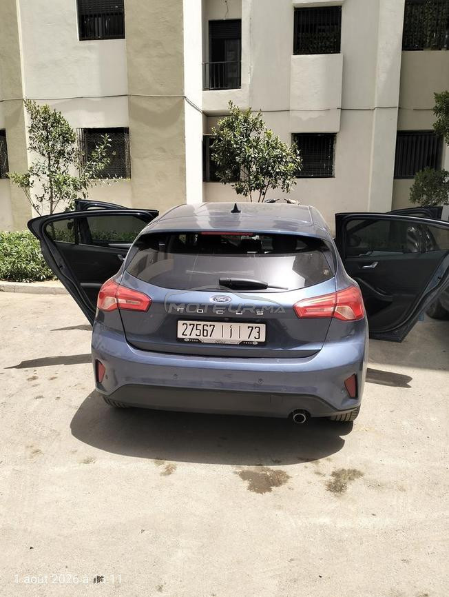 slm je me a vendre ma voiture 