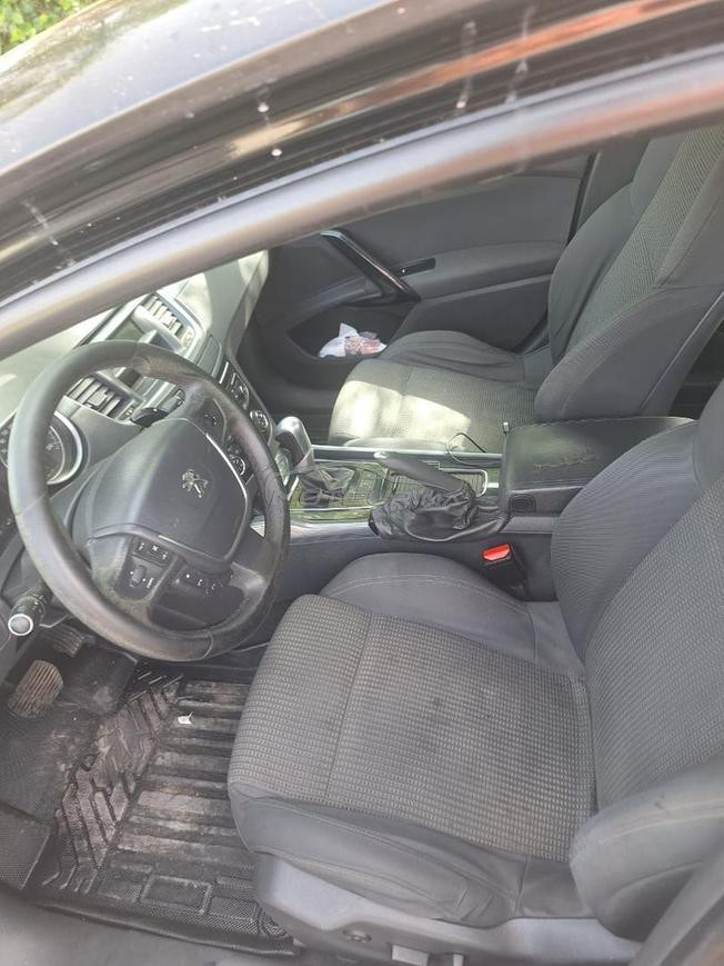 je met ma voiture Peugeot en vente