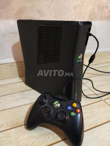 Xbox 360 Flashée 250 Go, plein de jeux et manette