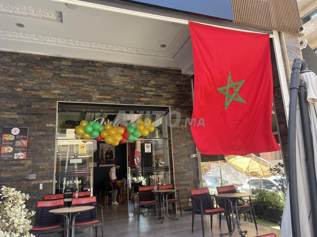 Café restaurant à louer, 2 façades, entièrement équipé
