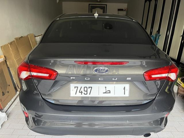 Ford Focus essence état neuf à saisir - 2
