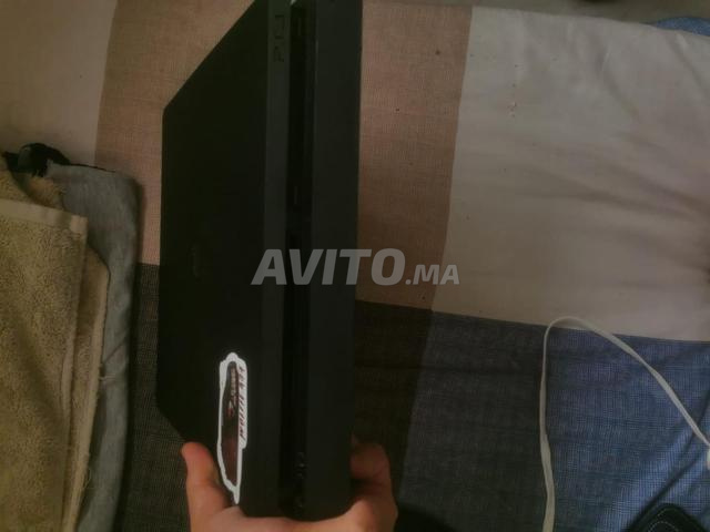 PS4 Slim comme neuve - 2
