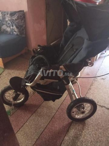 Belle poussette pour enfants sans aucune casse