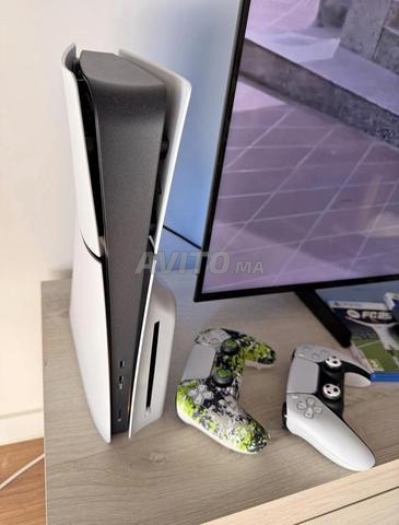Ps5 slim standard avec 2 manettes originales - 2