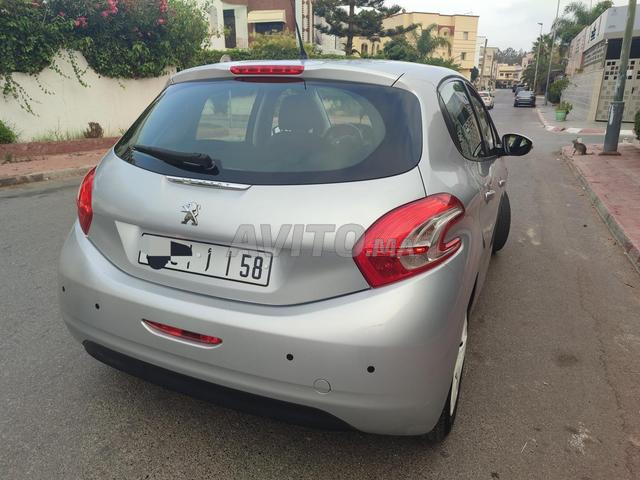 Peugeot 208 essence - 2