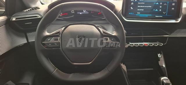 Peugeot 208 like essence 1.2 neuve 2026