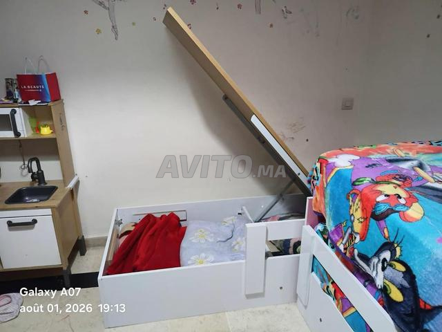 Lit enfant avec rangement et matelas