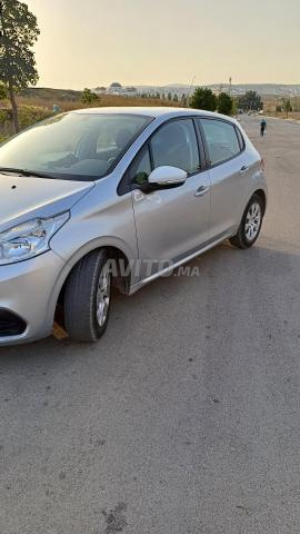 Peugeot 208 Essence Manuelle 2019 à Tanger - 2