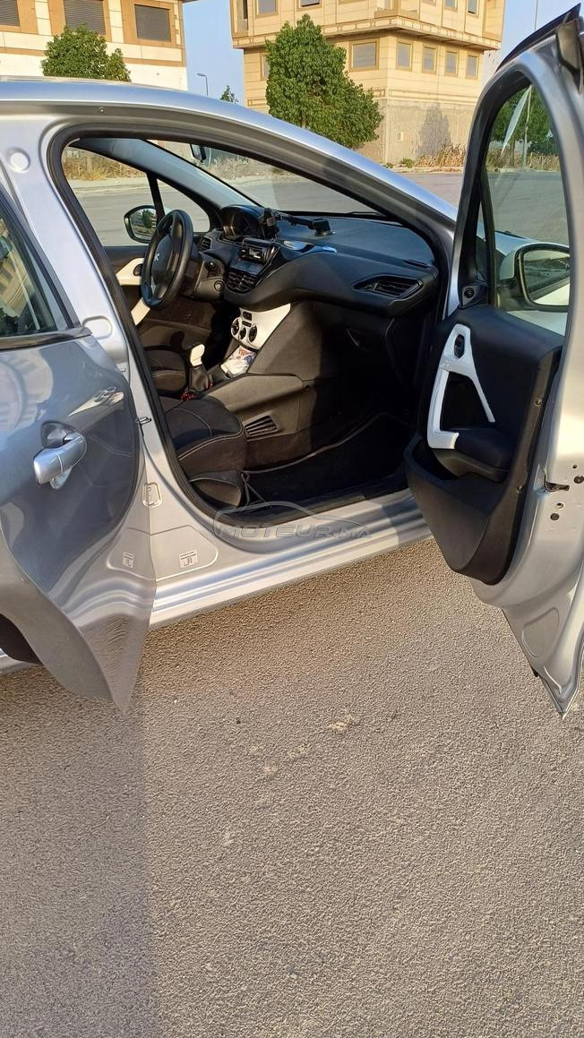 Peugeot 208 Essence Manuelle 2019 à Tanger