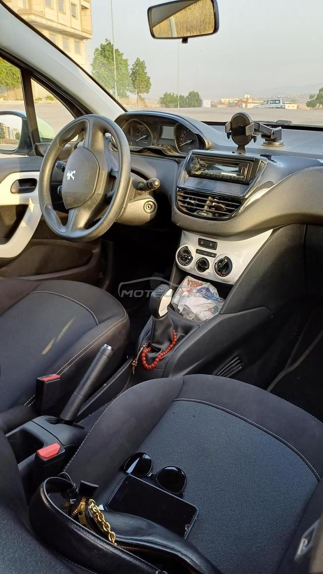 Peugeot 208 Essence Manuelle 2019 à Tanger