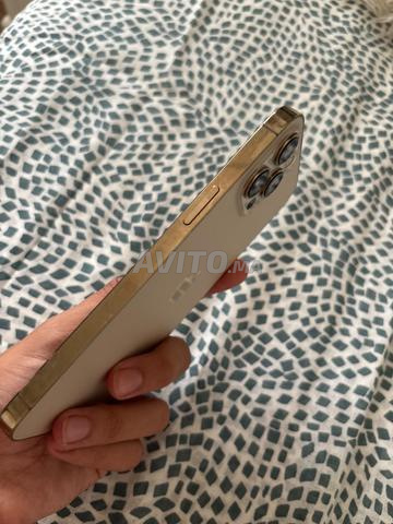 هاتف من نوع Apple - 2